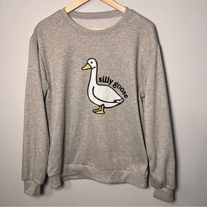Silly Goose Graphic Crewneck Women’s L Gray Pullover Sweatshirt Lightweight